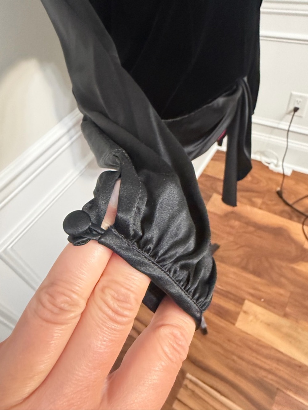 Vintage 1980-1990 Levante black velvet and satin evening blouse. - Picture 3 of 8